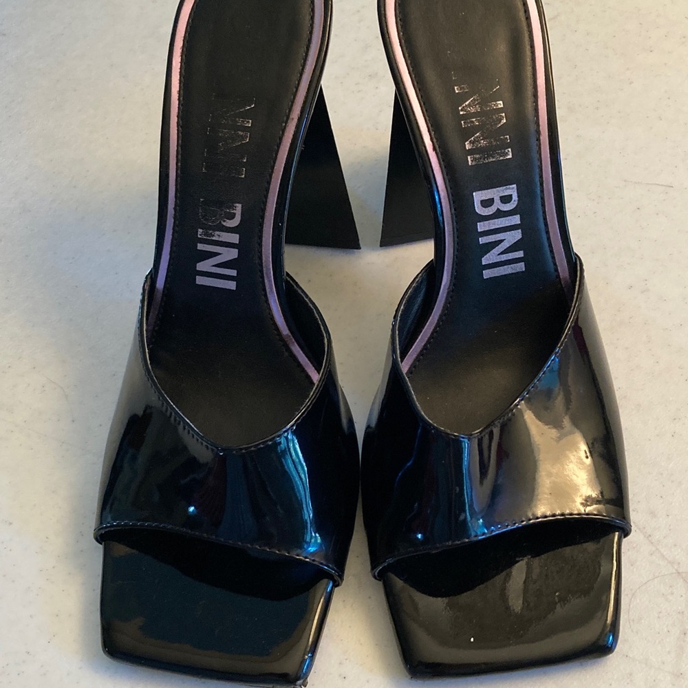 Gianni Bini Black Patent Heels - Picture 4 of 7